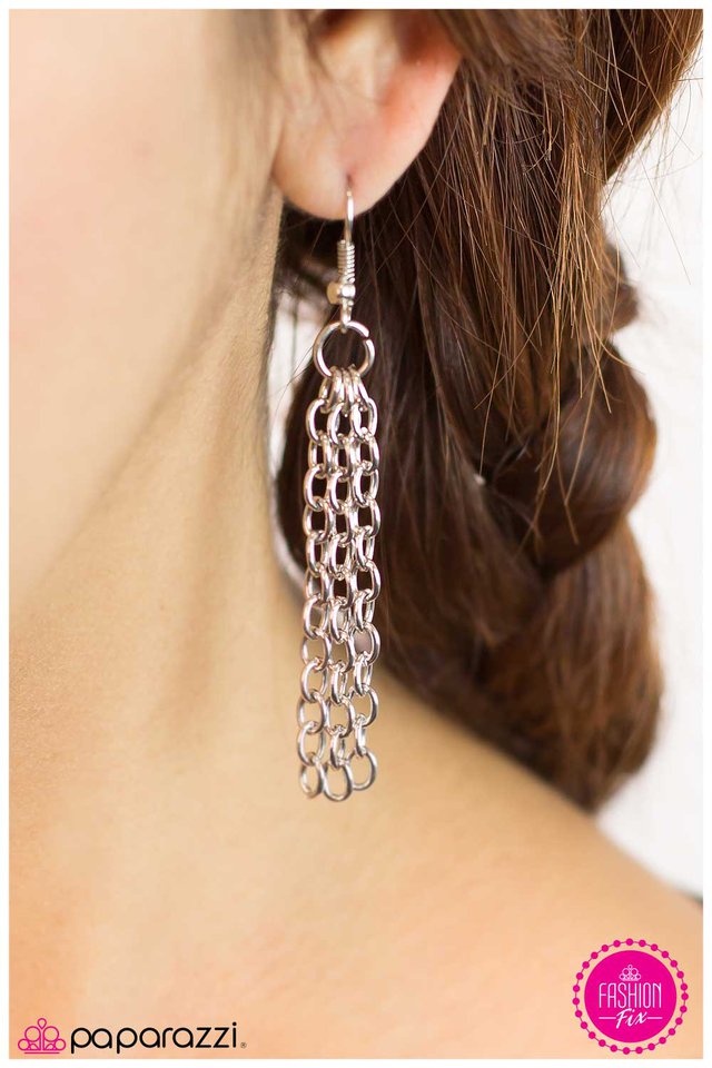 Paparazzi ♥ Frame By Frame - Silver ♥ Necklace