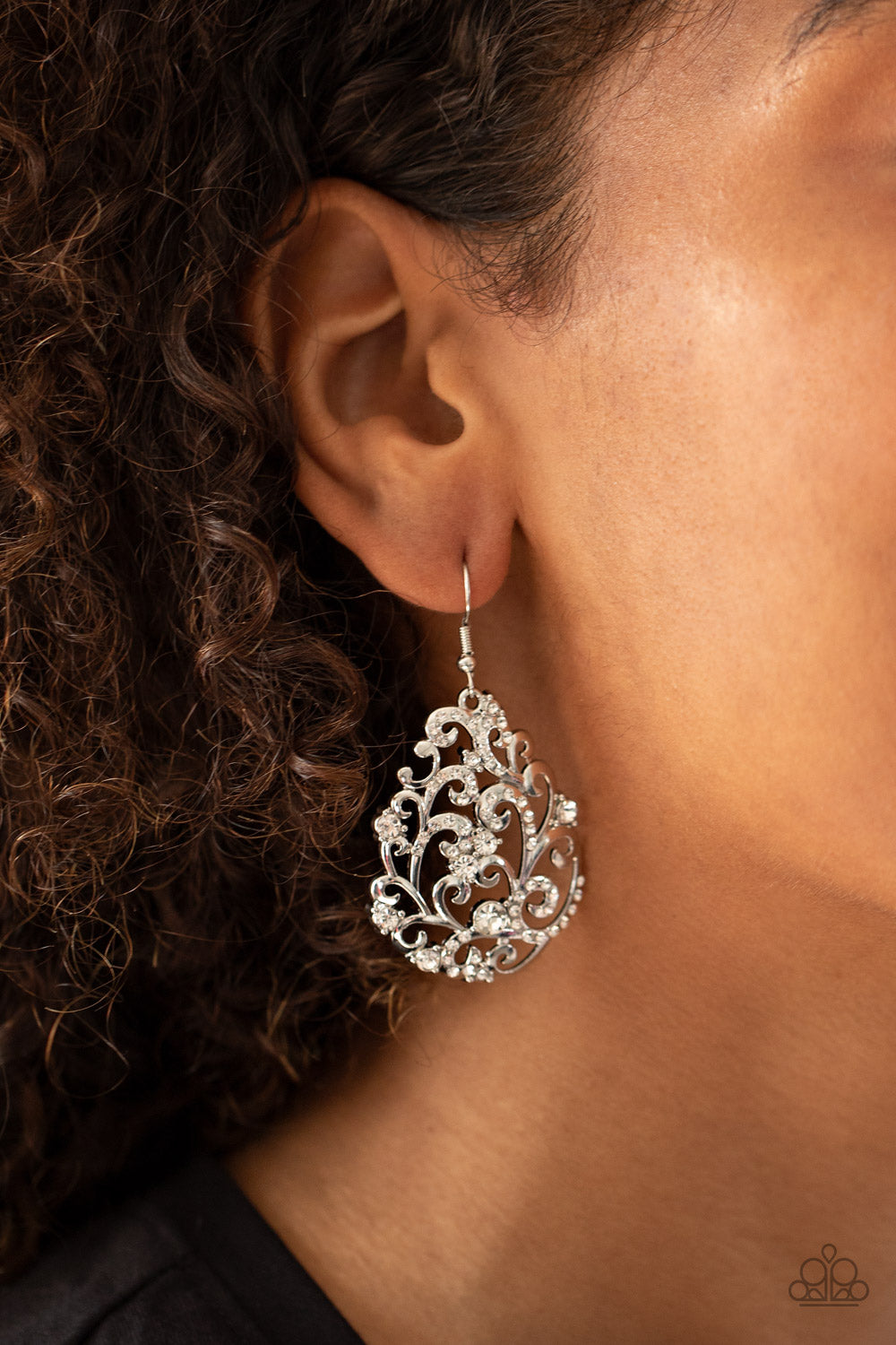 Paparazzi ♥ Winter Garden - White ♥ Earrings