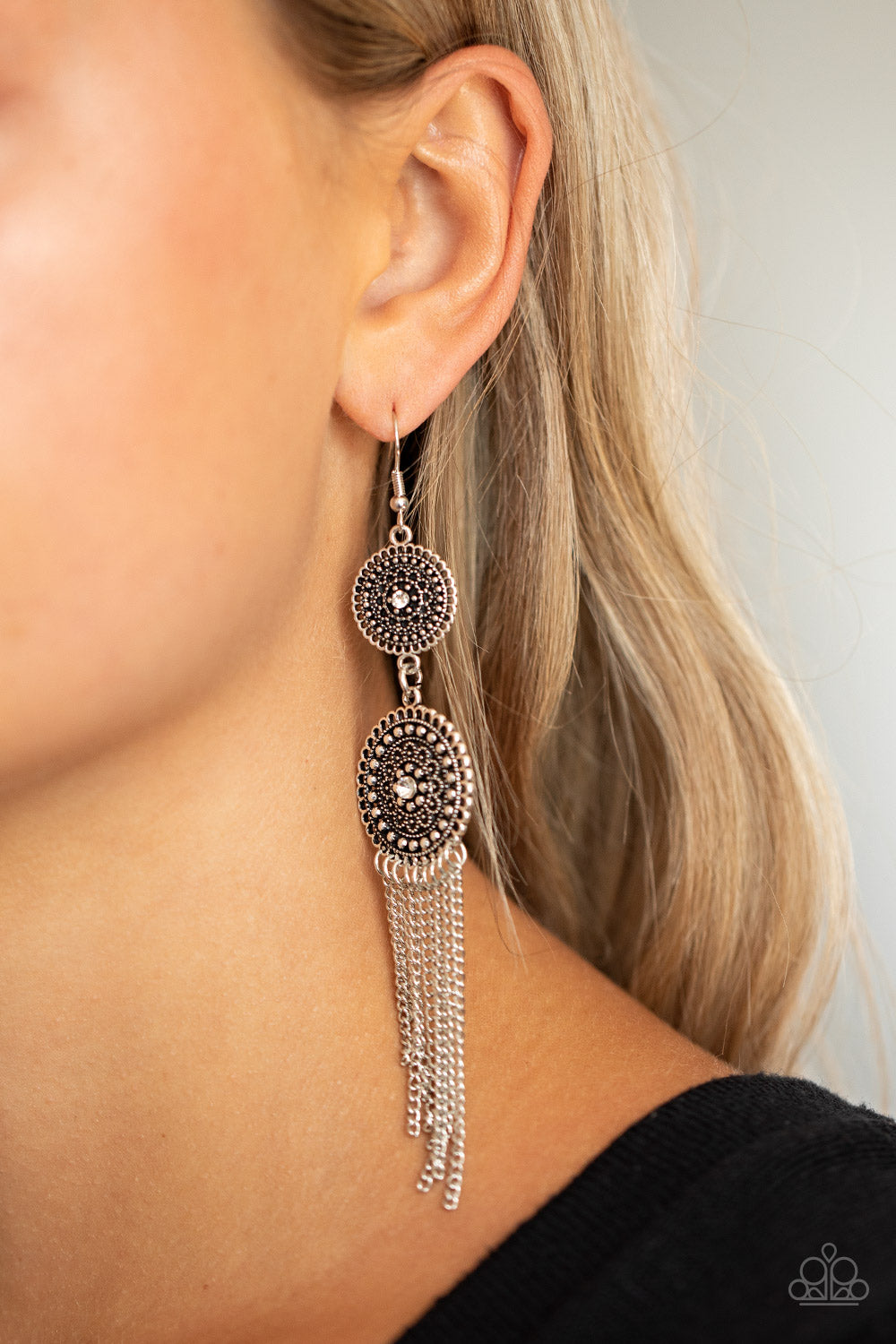 Paparazzi ♥ Medallion Mecca - White ♥ Earrings