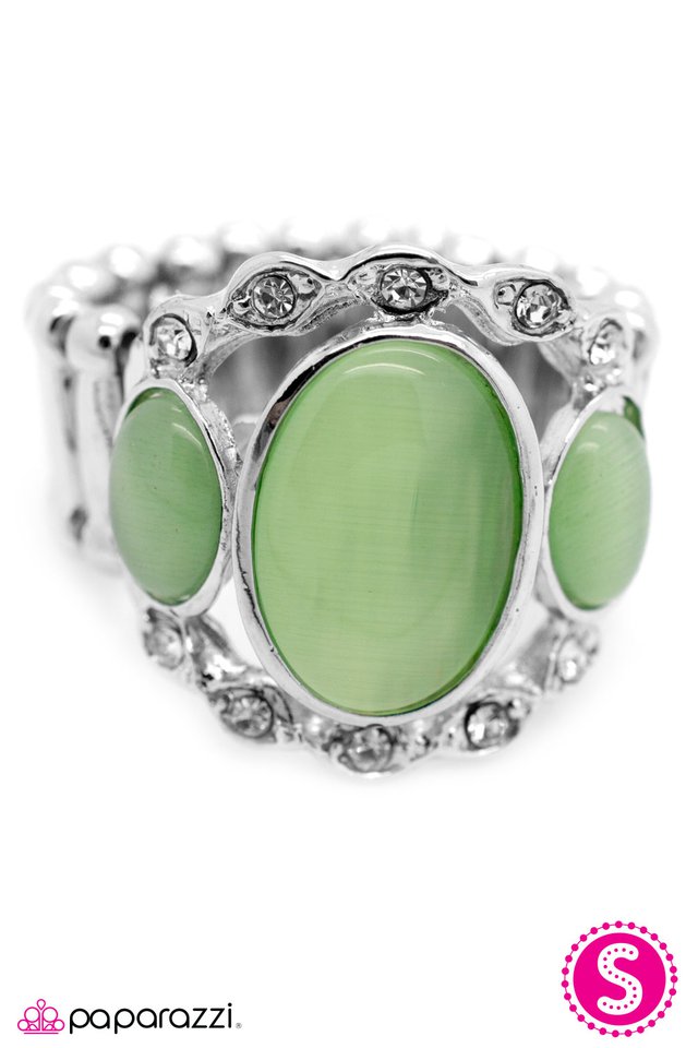 Paparazzi ♥ Ice Ice Baby - Green ♥ Ring