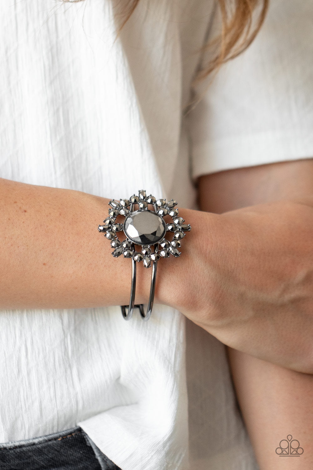 Paparazzi ♥ Elaborate Elegance - Black ♥ Bracelet