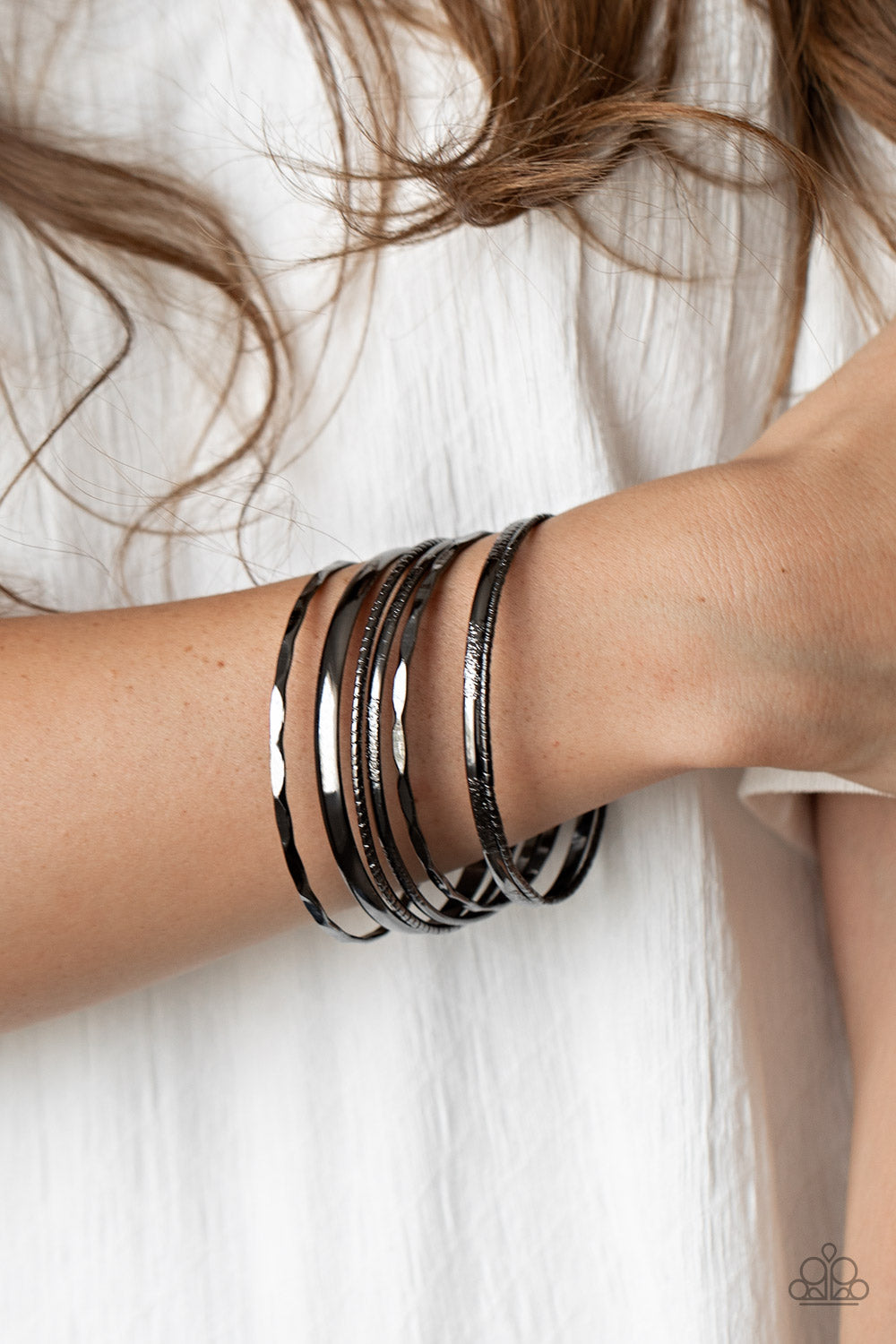 Paparazzi ♥ Top Of The Heap - Black ♥ Bracelet