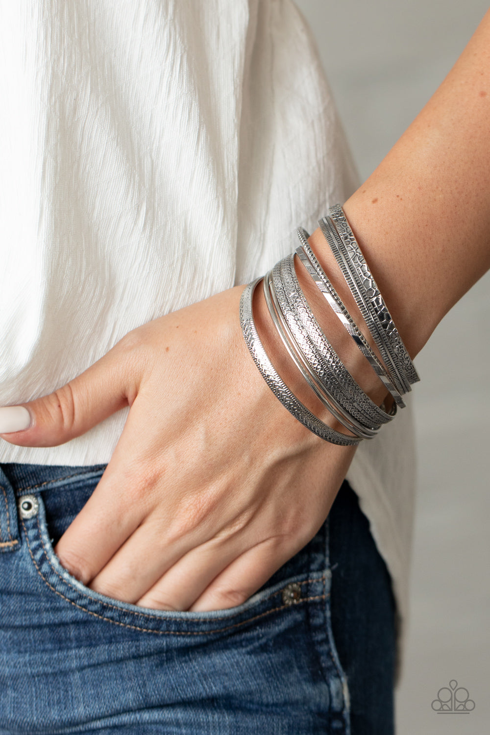 Paparazzi ♥ Relics On Repeat - Silver ♥ Bracelet