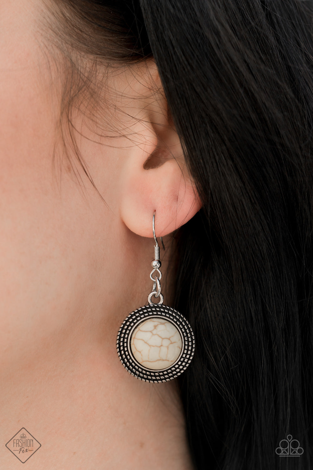 Paparazzi ♥ Majestic Mountaineer - White ♥ Necklace