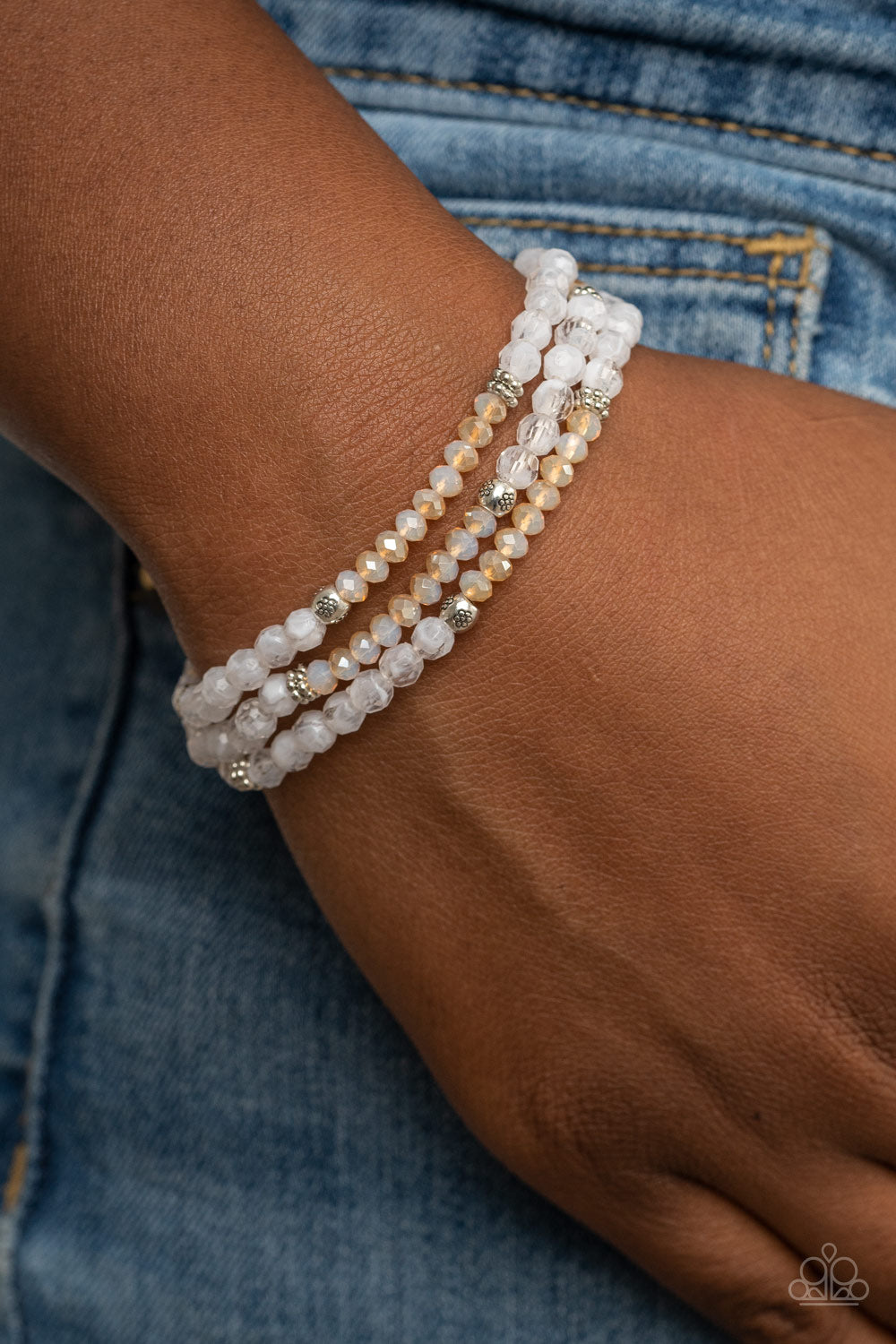 Paparazzi ♥ How Does Your Garden GLOW - White ♥ Bracelet