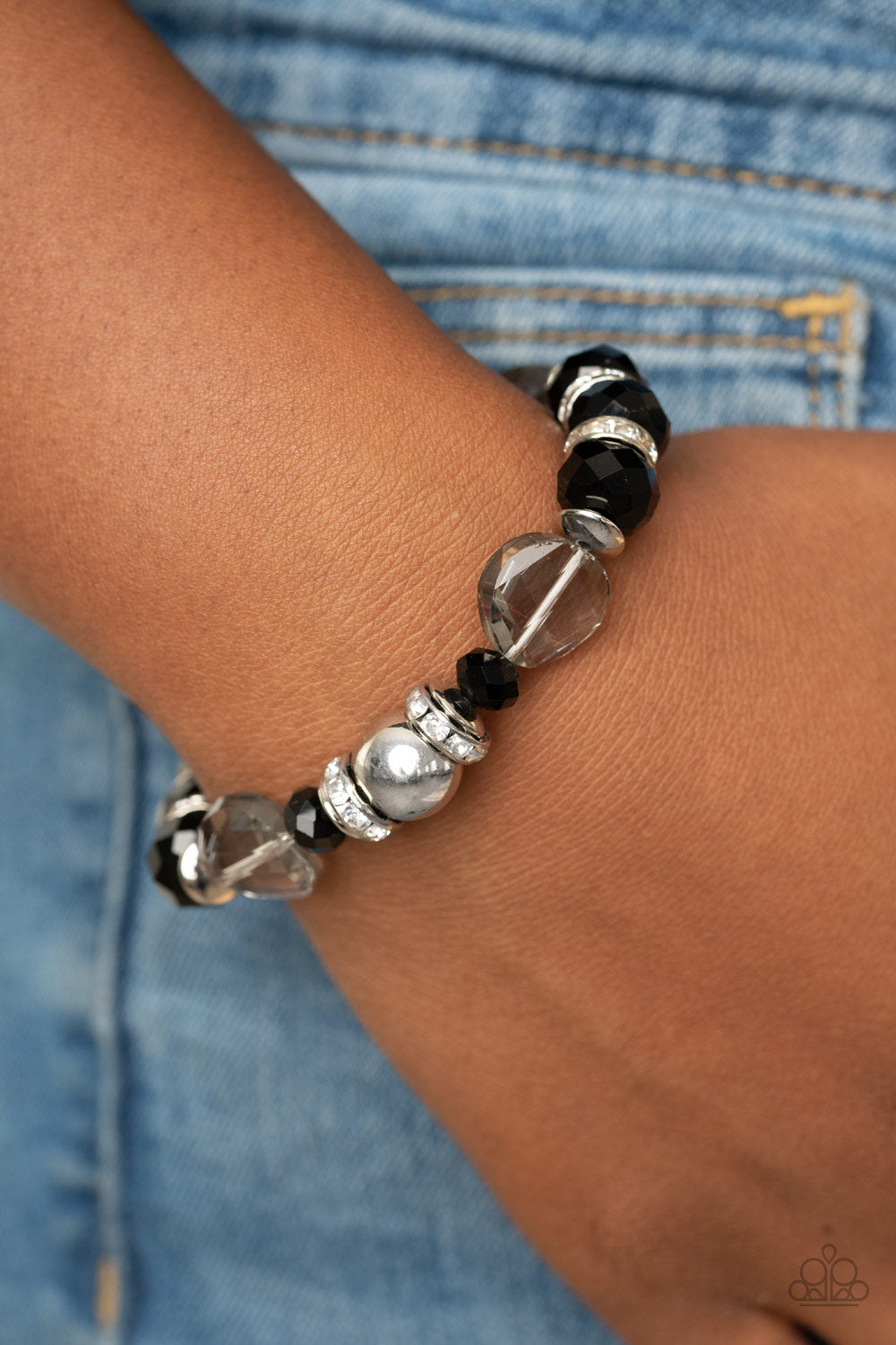 Paparazzi ♥ Treat Yourself - Black ♥ Bracelet