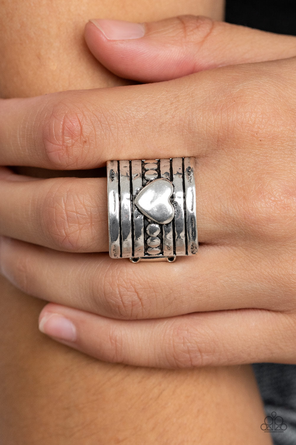 Paparazzi ♥ Dont Lose Heart - Silver ♥ Ring