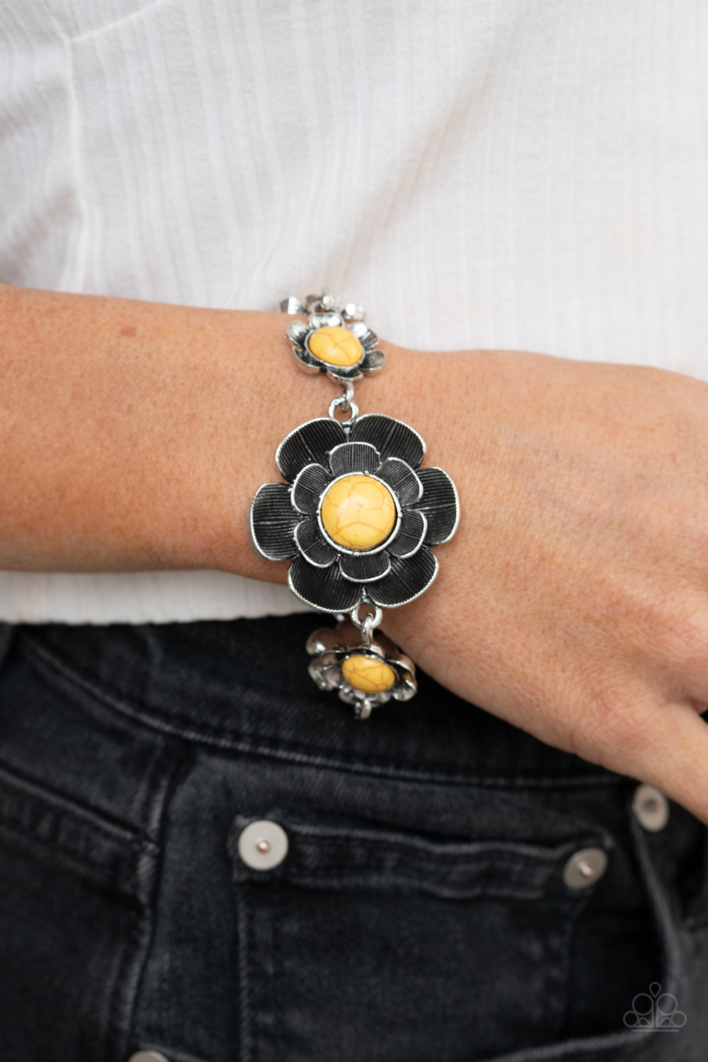 Paparazzi ♥ Badlands Blossom - Yellow ♥ Bracelet