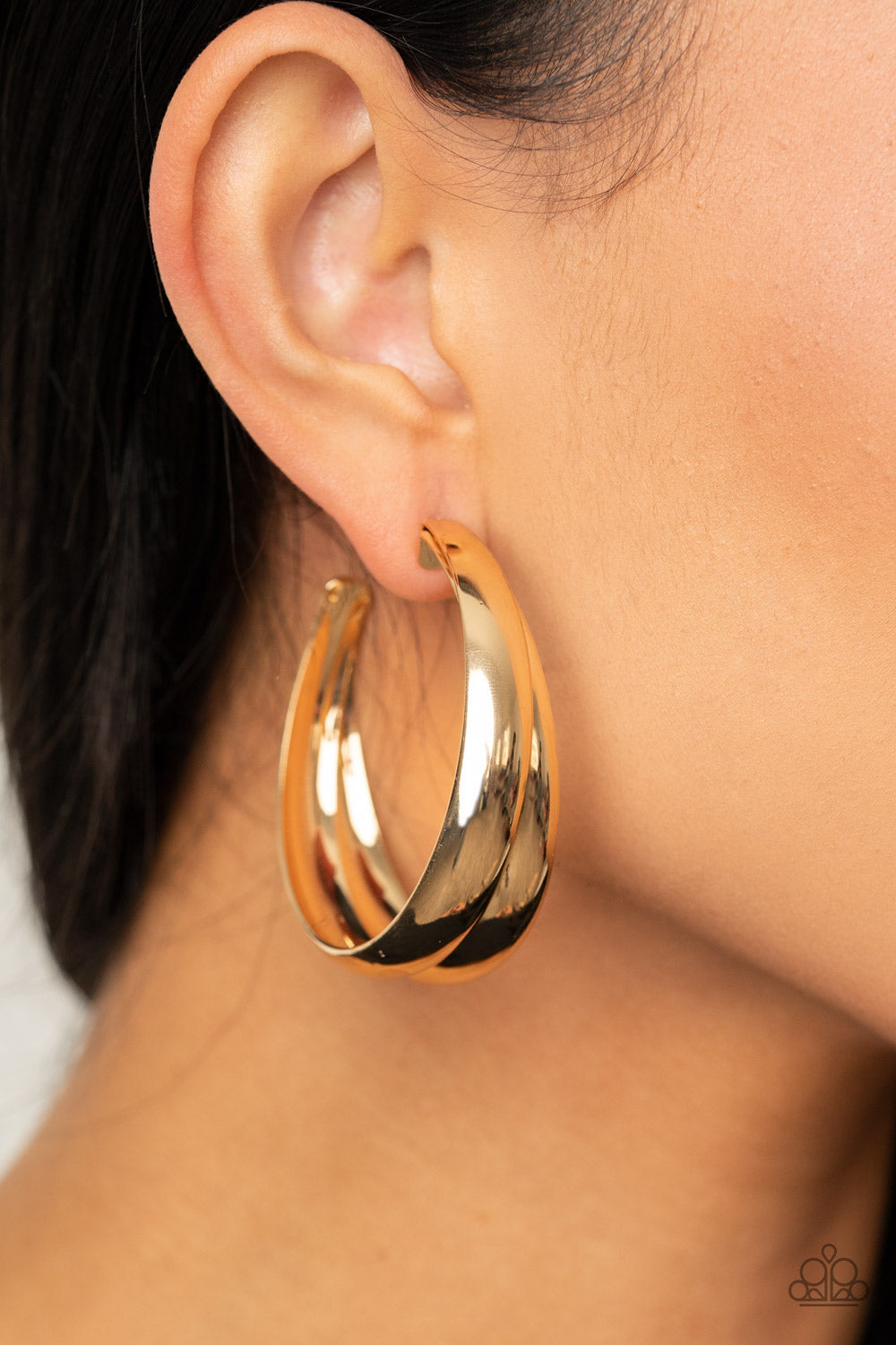 Paparazzi ♥ Colossal Curves - Gold ♥ Earrings