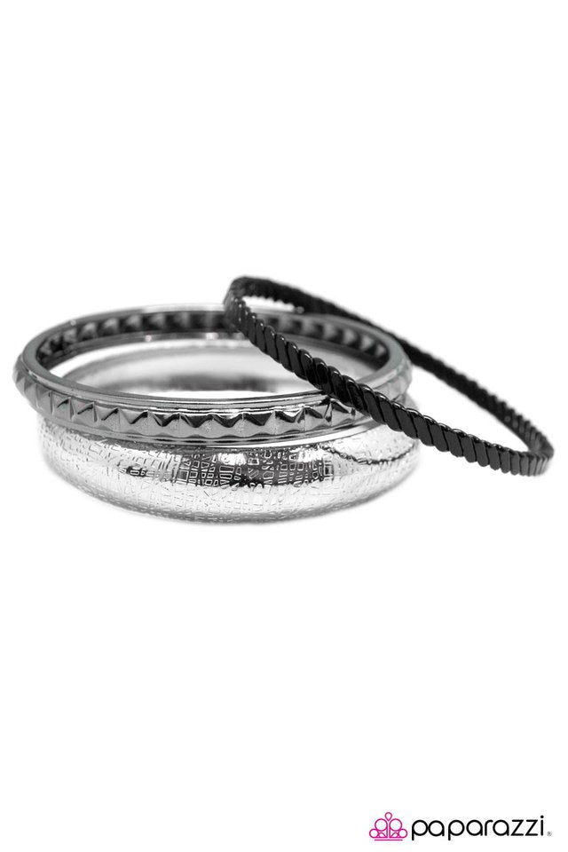 Paparazzi ♥ Razor - Black ♥ Bracelet