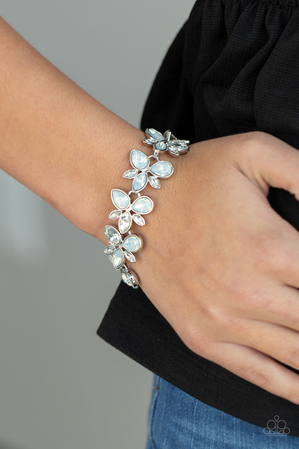Paparazzi ♥ Ice Garden - White ♥ Bracelet
