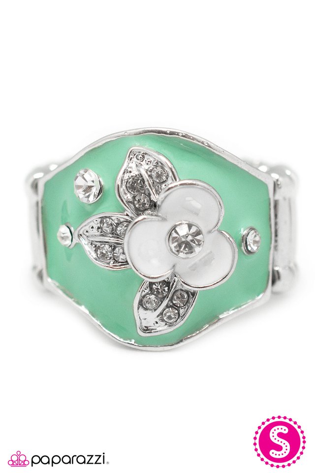 Paparazzi ♥ Seagull Lily - Green ♥ Ring