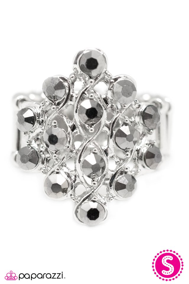 Paparazzi ♥ Showstopper - Silver ♥ Ring