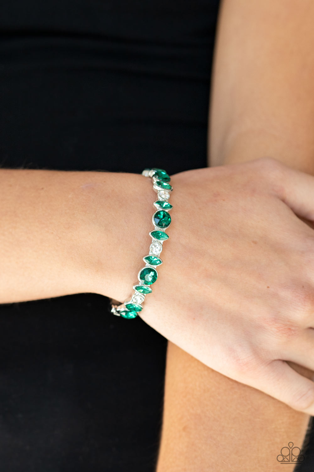 Paparazzi ♥ BLING Them To Their Knees - Green ♥ Bracelet