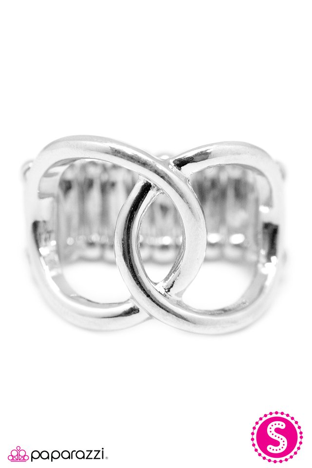 Paparazzi ♥ Silver Lining - Silver ♥ Ring