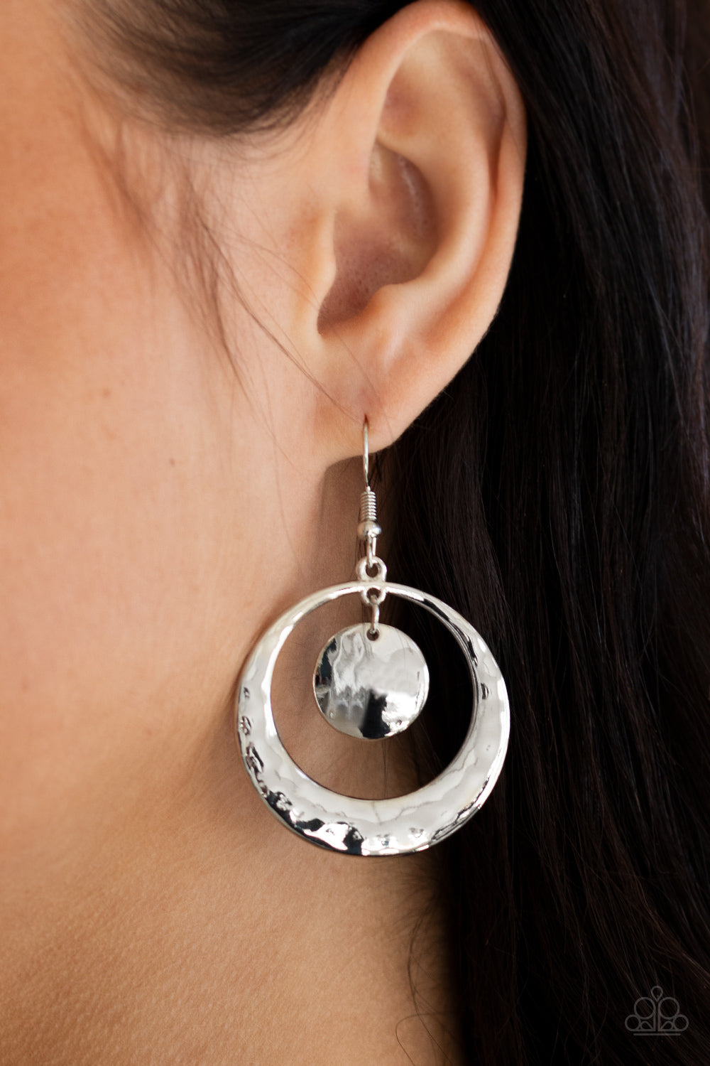 Paparazzi ♥ Rounded Radiance - Silver ♥ Earrings