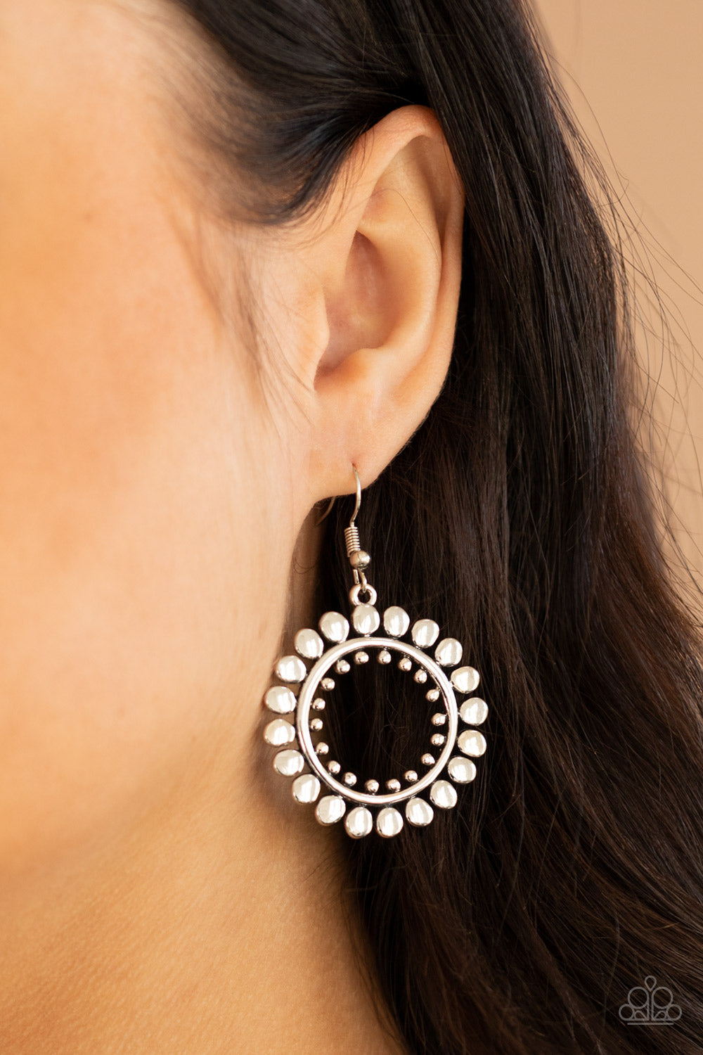Paparazzi ♥ Radiating Radiance - Silver ♥ Earrings