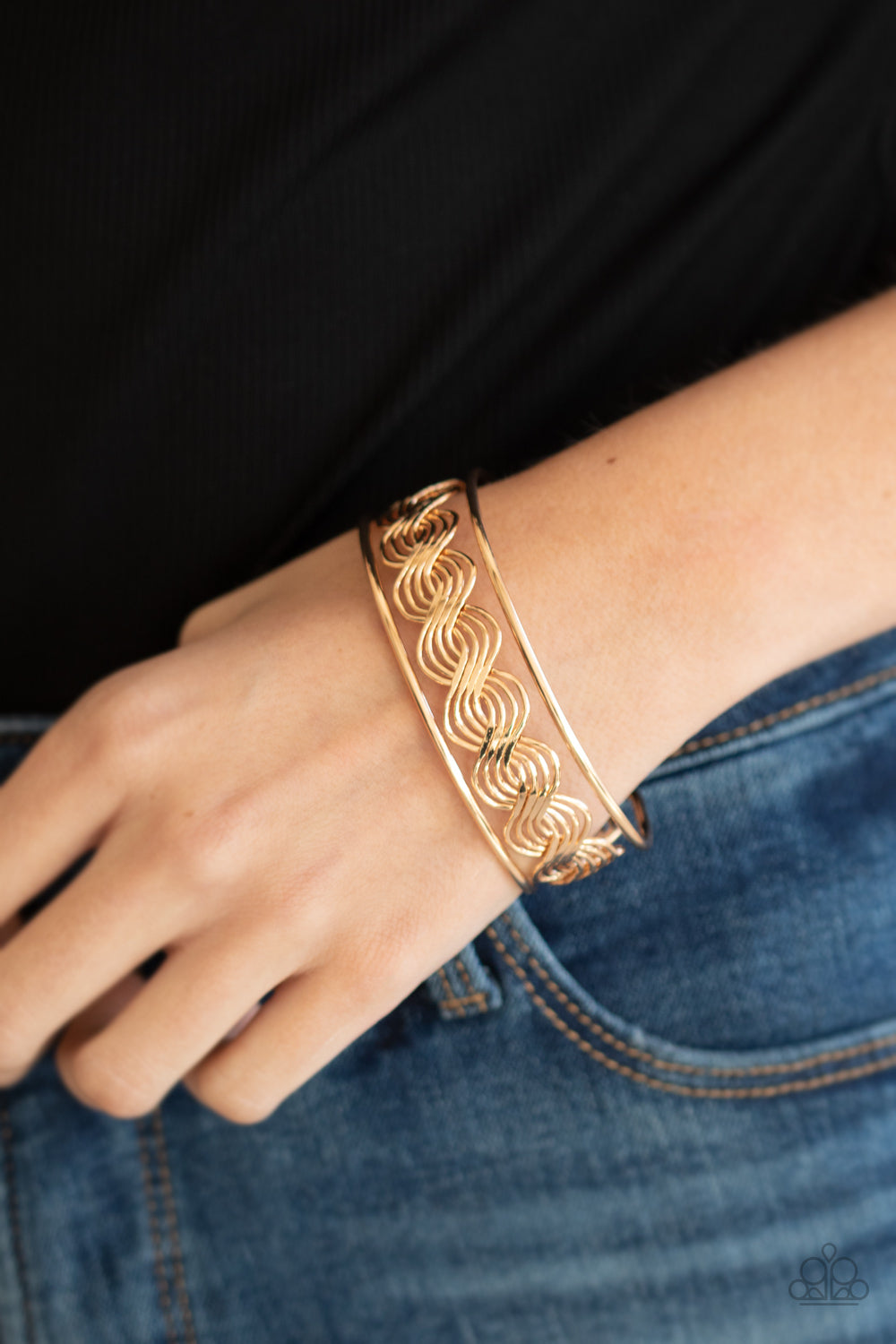 Paparazzi ♥ WEAVE An Impression - Gold ♥ Bracelet
