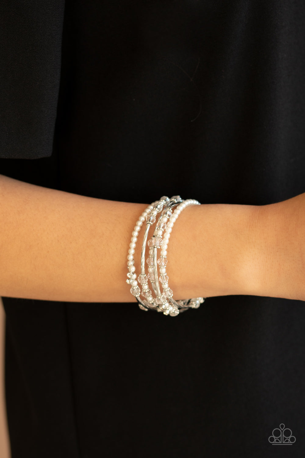 Paparazzi ♥ Head-Turning Twinkle - White ♥ Bracelet