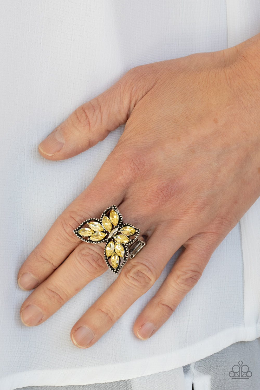 Paparazzi ♥ Fluttering Fashionista - Yellow ♥ Ring
