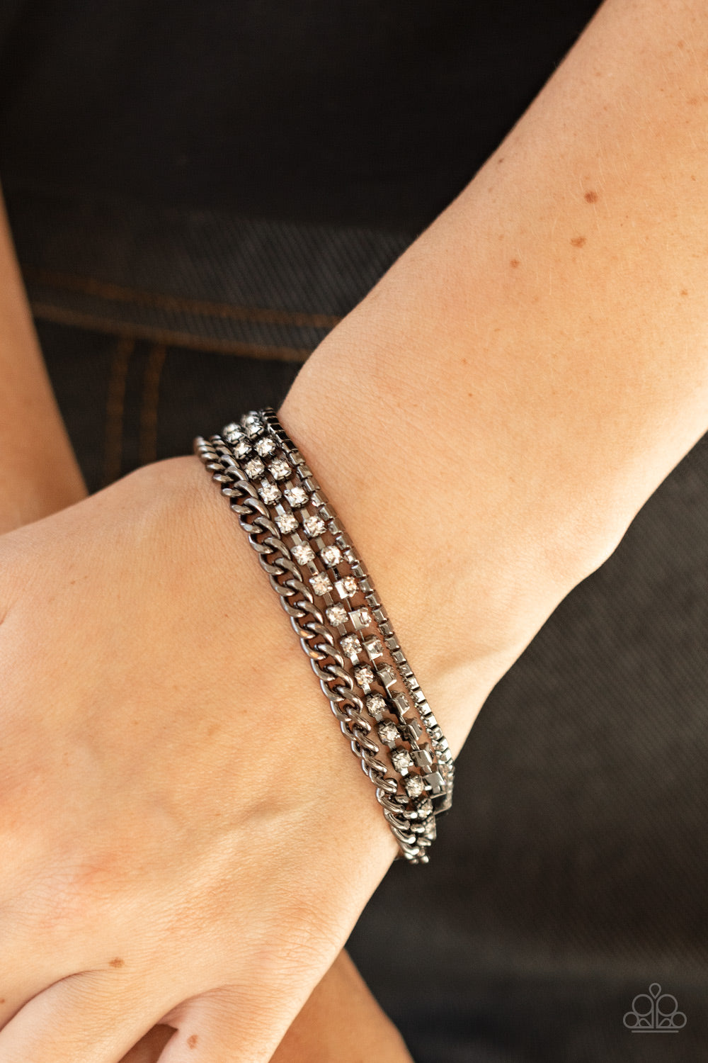 Paparazzi ♥ Brilliantly Beaming - Black ♥ Bracelet