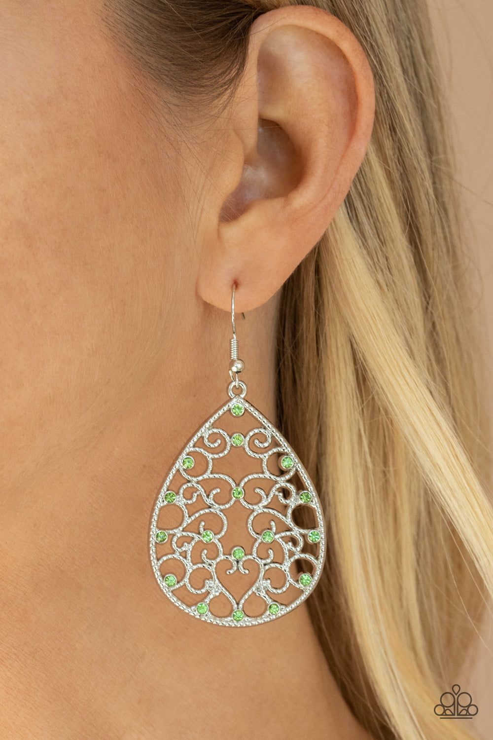 Paparazzi ♥ Midnight Carriage - Green ♥ Earrings