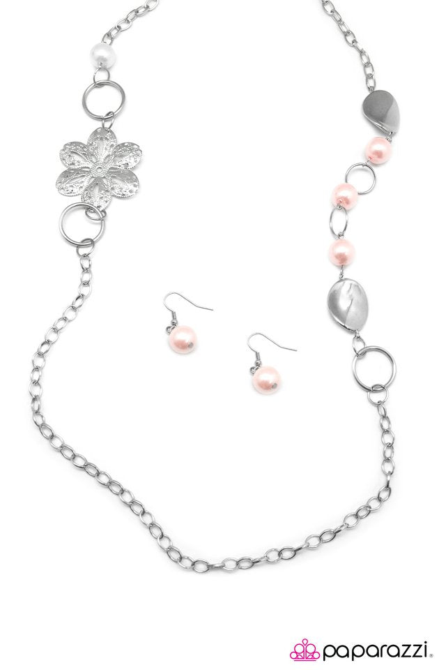 Paparazzi ♥ Not So Ordinary - Pink ♥ Necklace