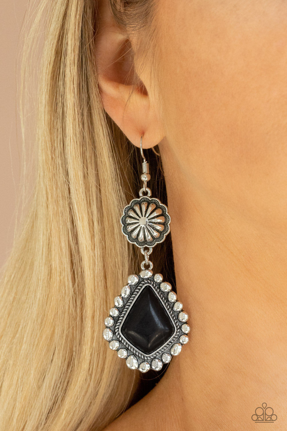 Paparazzi ♥ Country Cavalier - Black ♥ Earrings