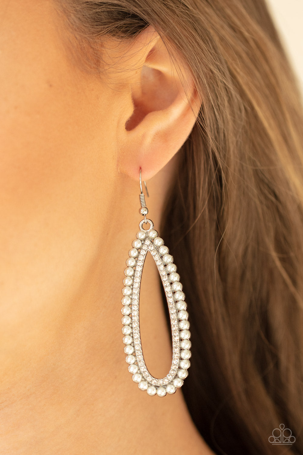Paparazzi ♥ Glamorously Glowing - White ♥ Earrings