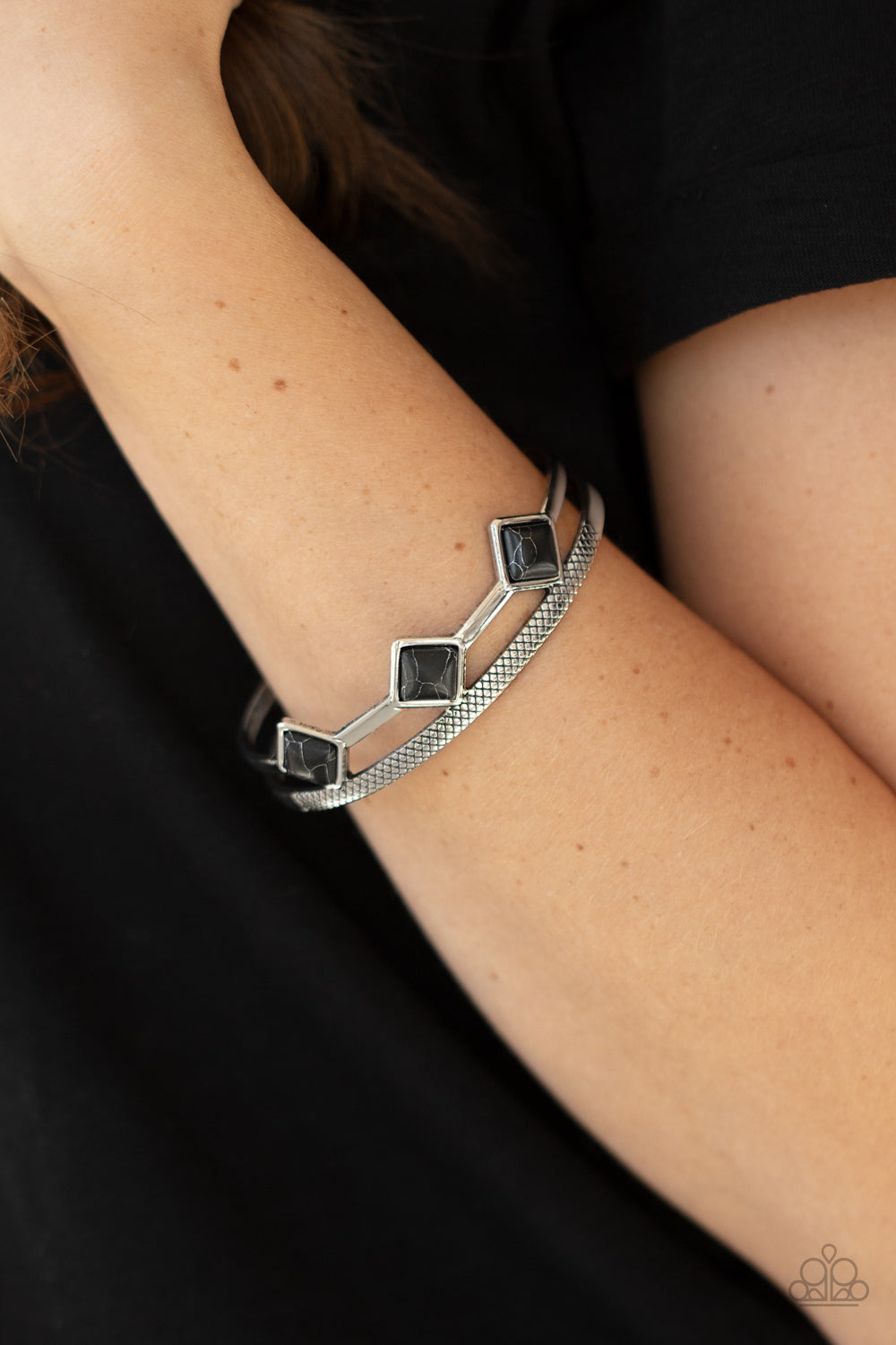 Paparazzi ♥ Adobe Ascension - Black ♥ Bracelet