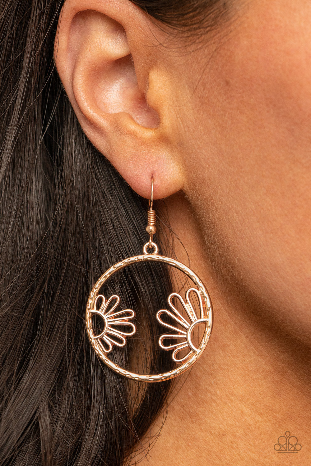Paparazzi ♥ Demurely Daisy - Rose Gold ♥ Earrings