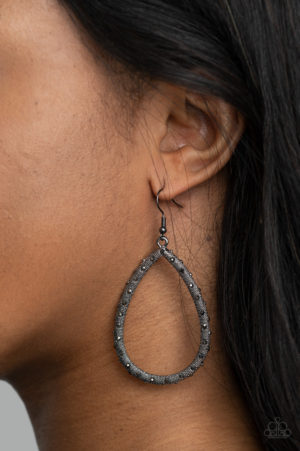 Paparazzi ♥ Standout Sparkle - Black ♥ Earrings