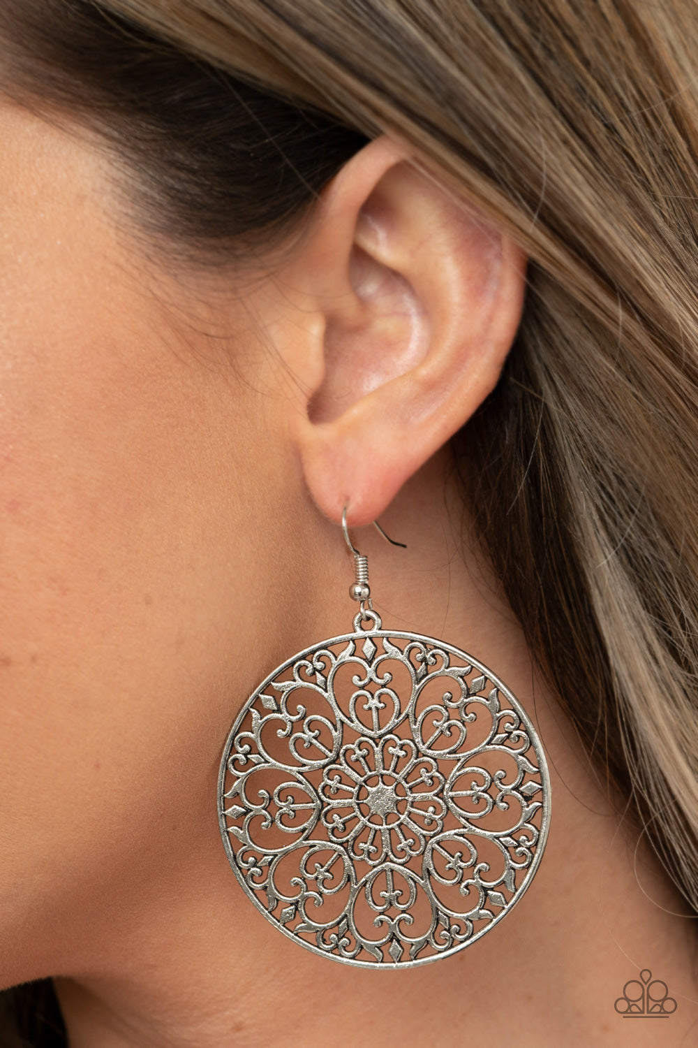 Paparazzi ♥ Make A MANDALA Out Of You - Silver ♥ Earrings