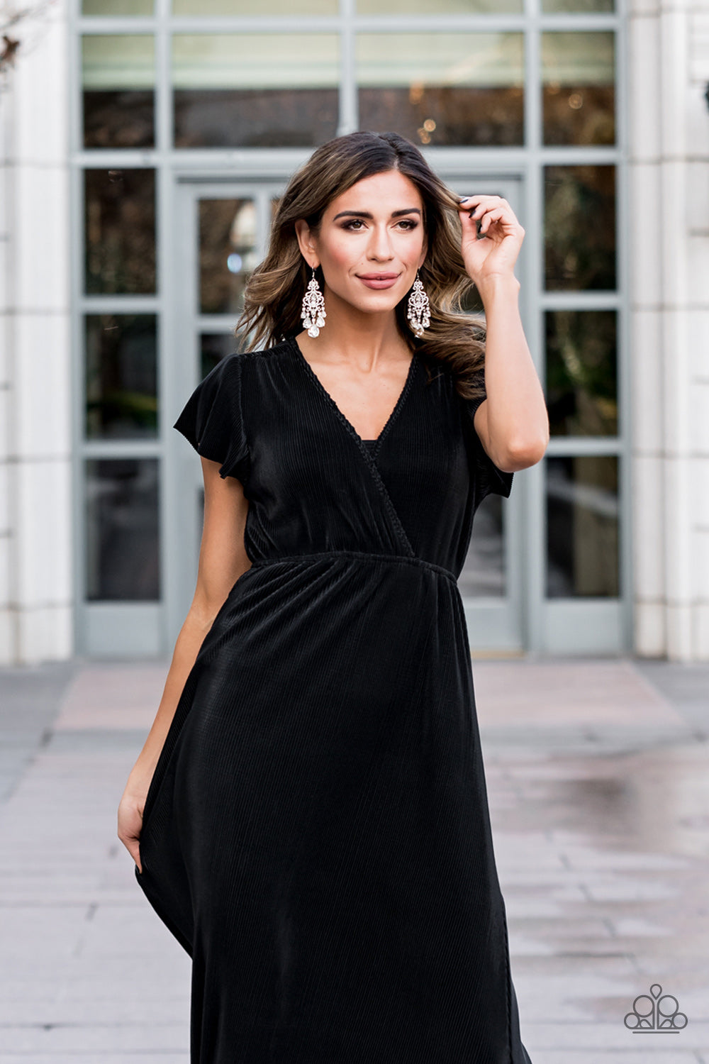 Paparazzi ♥ Queen Of All Things Sparkly - White ♥ Earrings