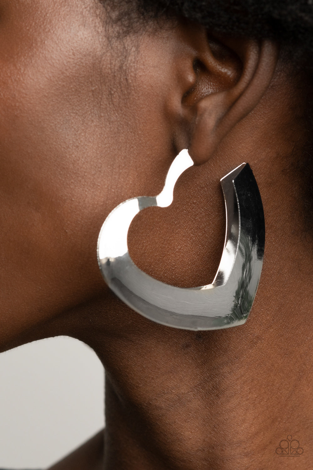 Paparazzi ♥ Heart-Racing Radiance - Silver ♥ Earrings