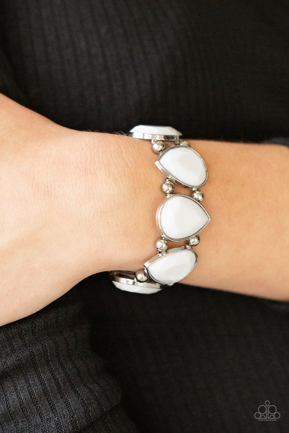 Paparazzi ♥ Flamboyant Tease - White ♥ Bracelet