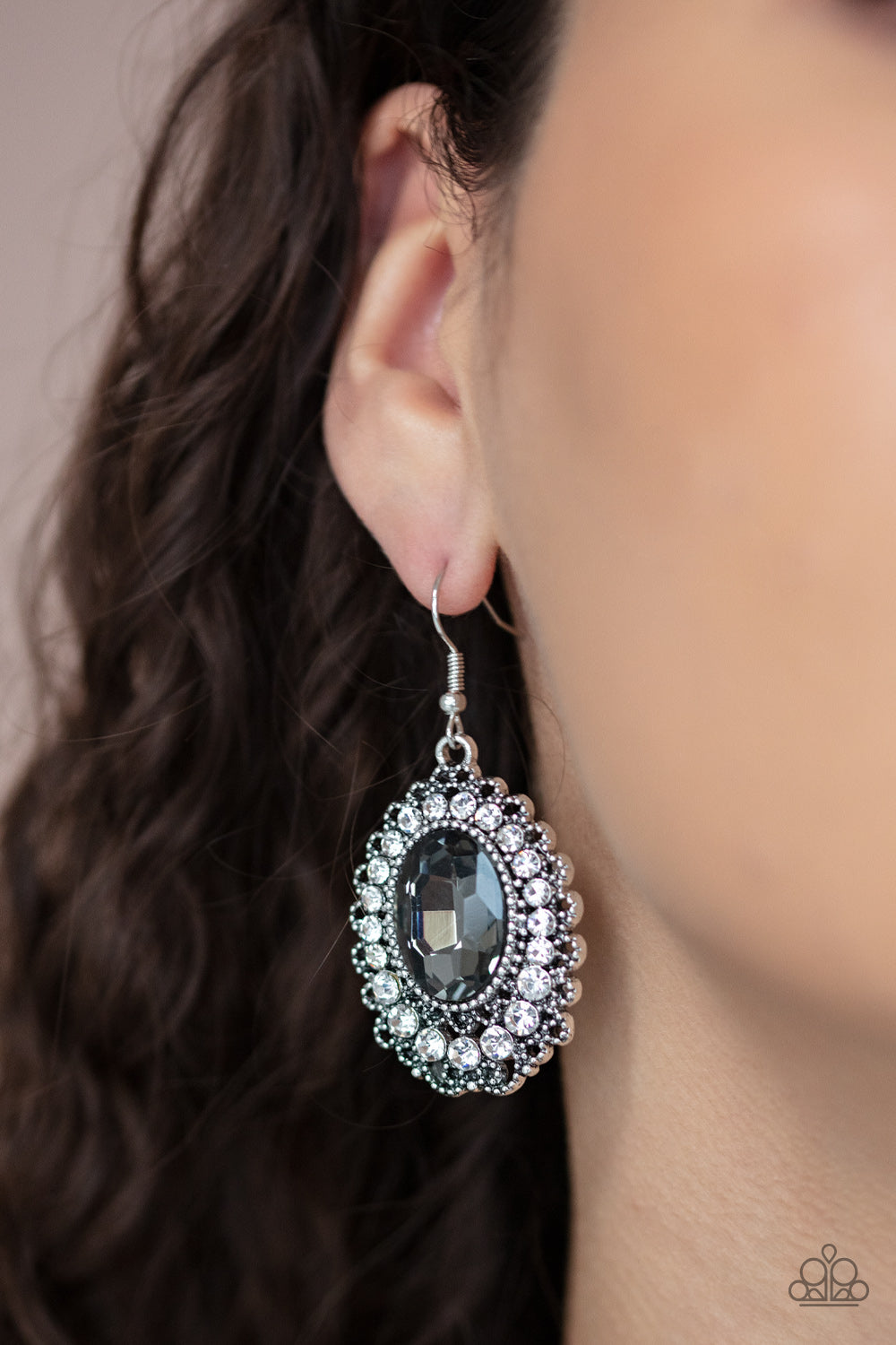 Paparazzi ♥ Glacial Gardens - Silver ♥ Earrings
