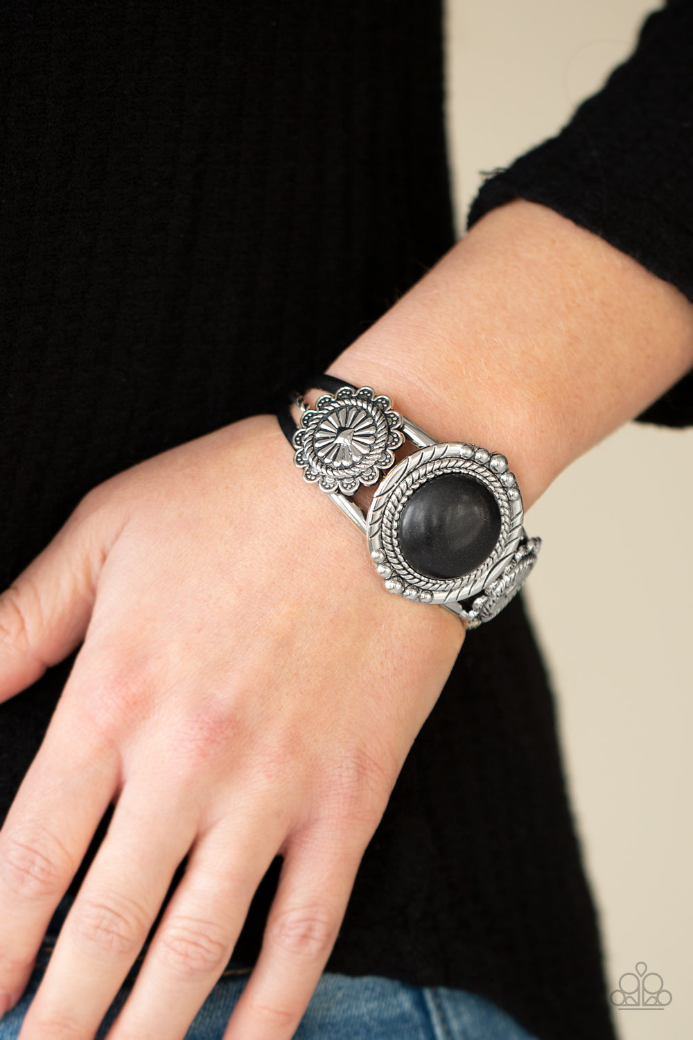 Paparazzi ♥ Mojave Motif - Black ♥ Bracelet