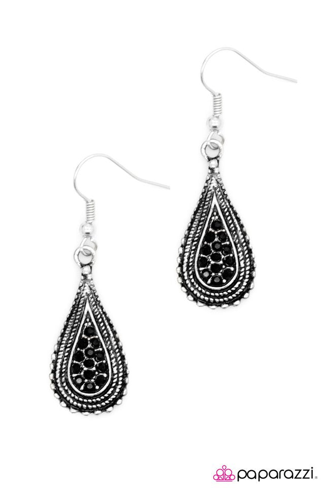 Paparazzi ♥ Beauty Queen - Black ♥ Earrings