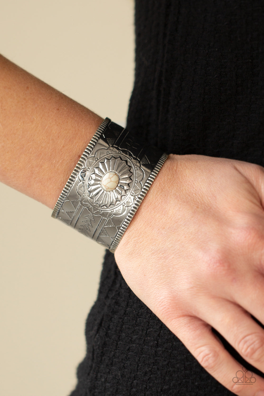 Paparazzi ♥ Aztec Artisan - White ♥ Bracelet