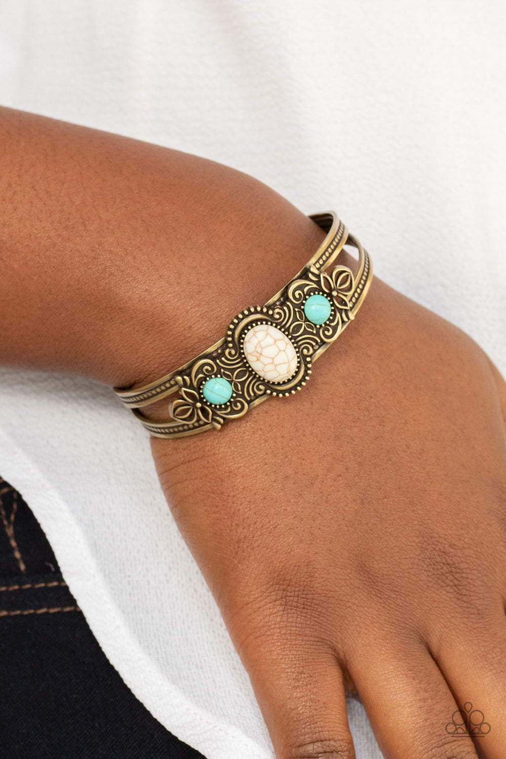 Paparazzi ♥ Artisan Ancestry - Brass ♥ Bracelet