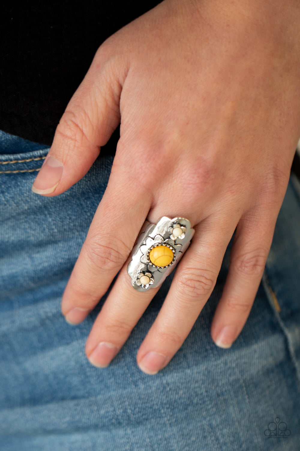 Paparazzi ♥ Badlands Garden - Yellow ♥ Ring