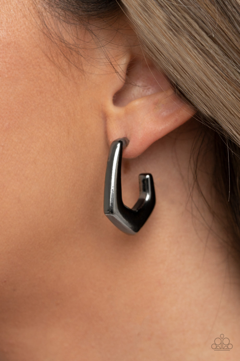 Paparazzi ♥ On The Hook - Black ♥ Earrings