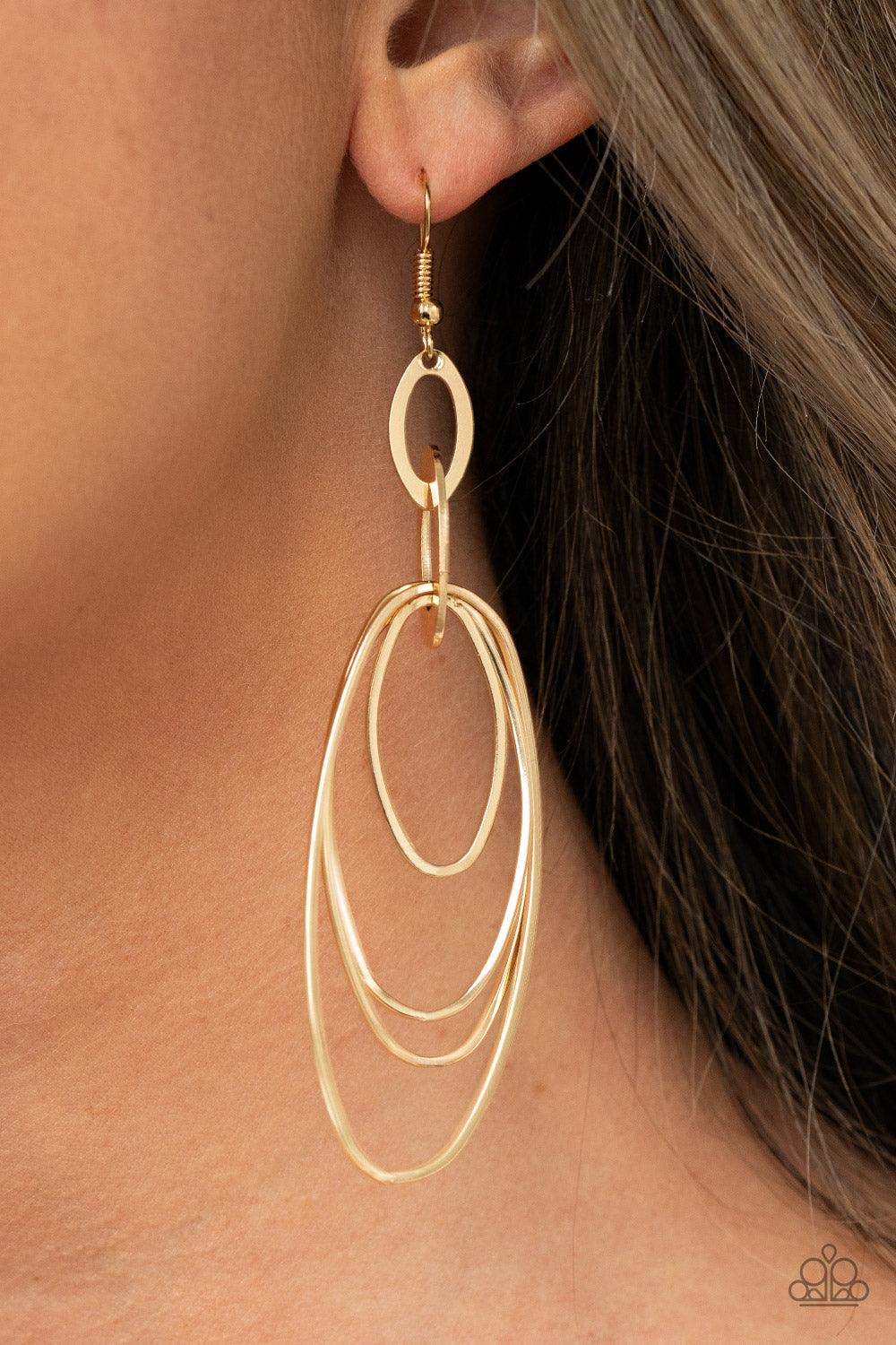 Paparazzi ♥ OVAL The Moon - Gold ♥ Earrings