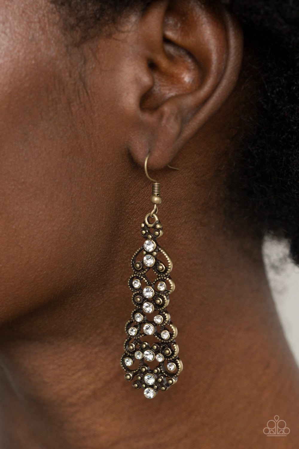 Paparazzi ♥ Diva Decorum - Brass ♥ Earrings