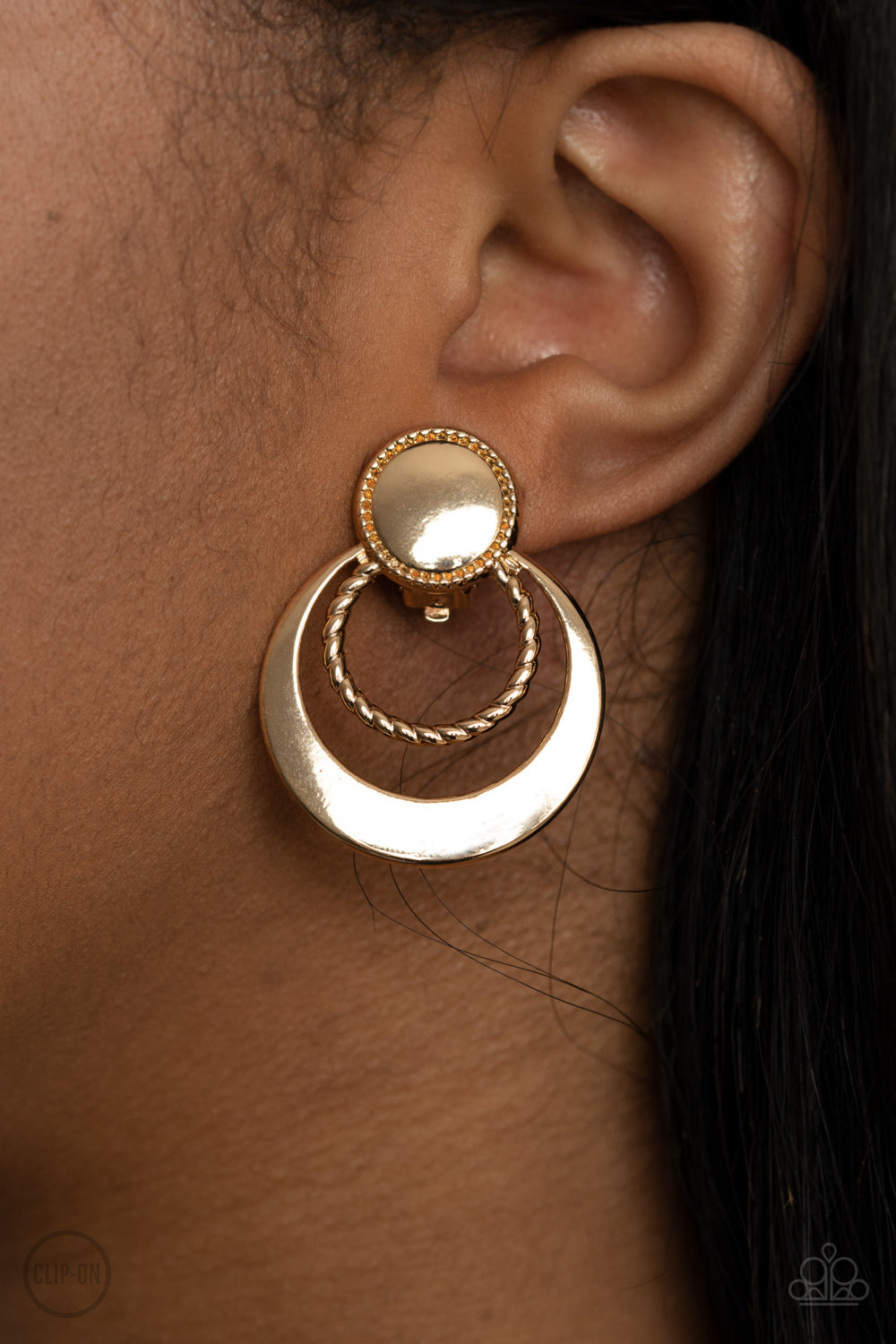 Paparazzi ♥ Refined Ruffles - Gold ♥ Clip-On
