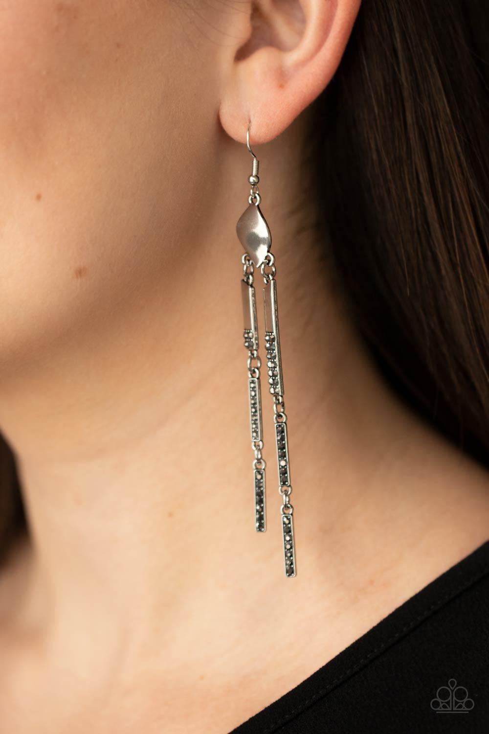Paparazzi ♥ Defined Dazzle - Silver ♥ Earrings