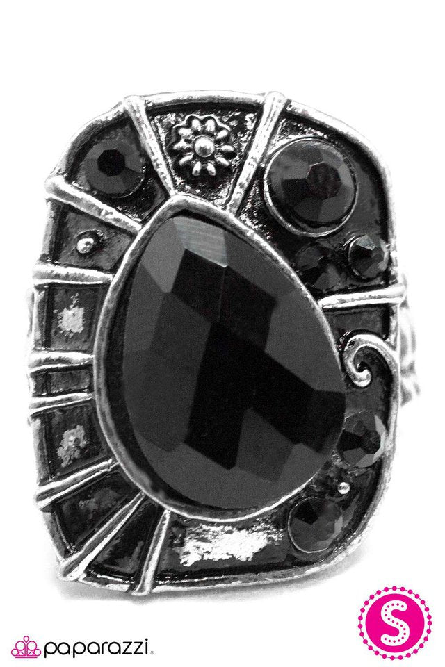 Paparazzi ♥ In Vogue - Black ♥ Ring