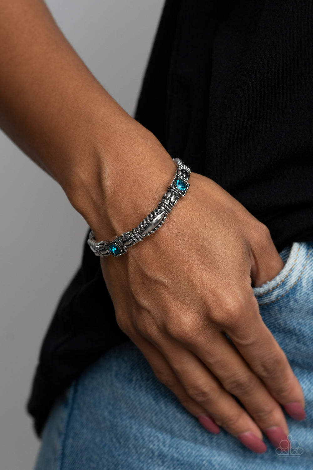 Paparazzi ♥ Get This GLOW On The Road - Blue ♥ Bracelet