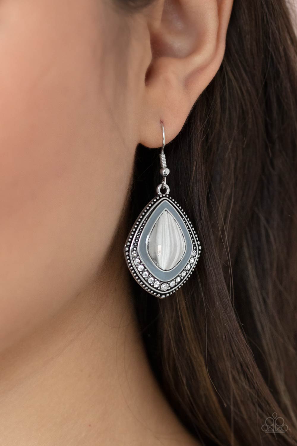 Paparazzi ♥ Fearlessly Feminine - Silver ♥ Earrings